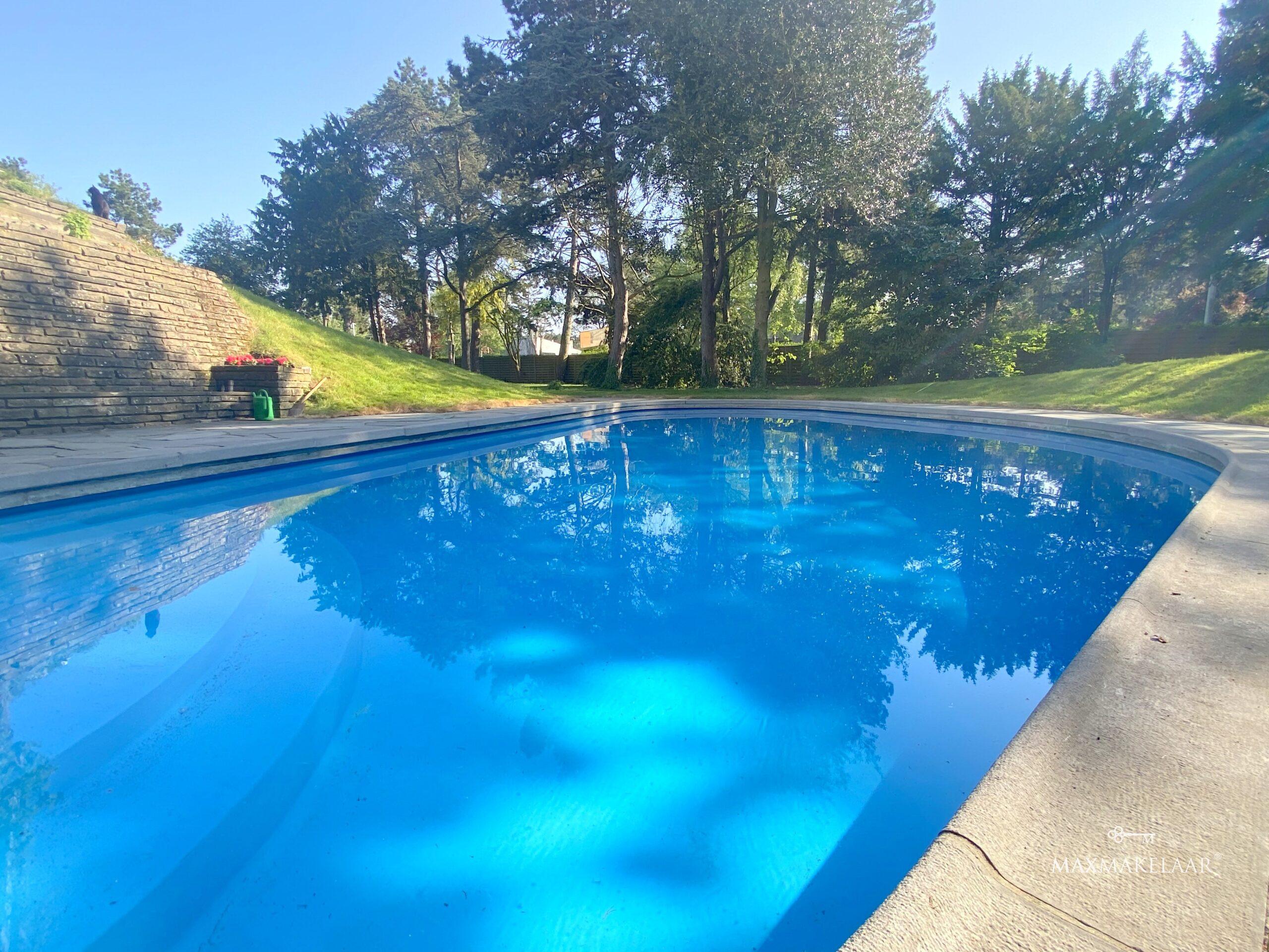 Villa met zwembad te Oostende te koop bij Maxmakelaar
